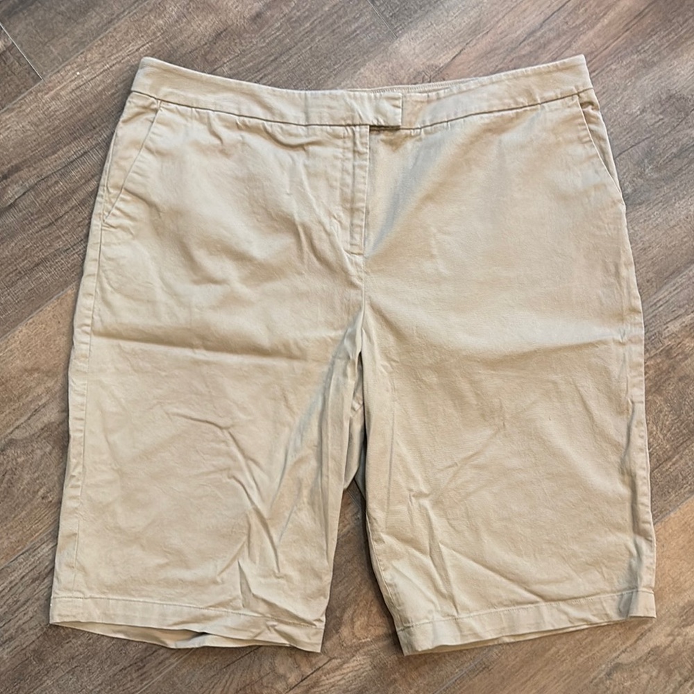 Pendleton Women’s‎ Bermudas Size 16 Tan Cream Shorts Flat Front Design
